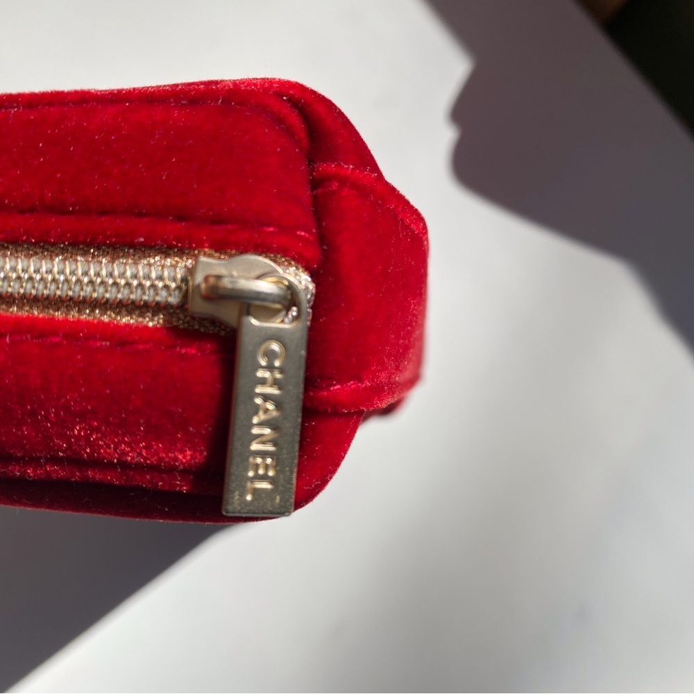Chanel red cosmetic bag - Picture 2 of 6
